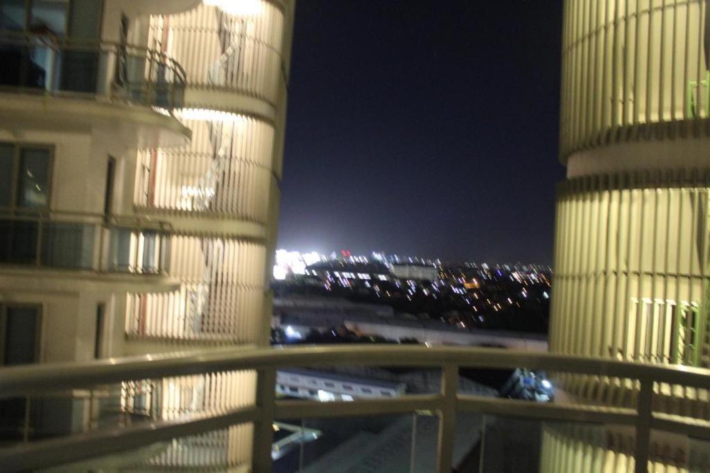 Azure Urban Resort A4 Near Airport Mall With Wavepool Paranaque City Luaran gambar